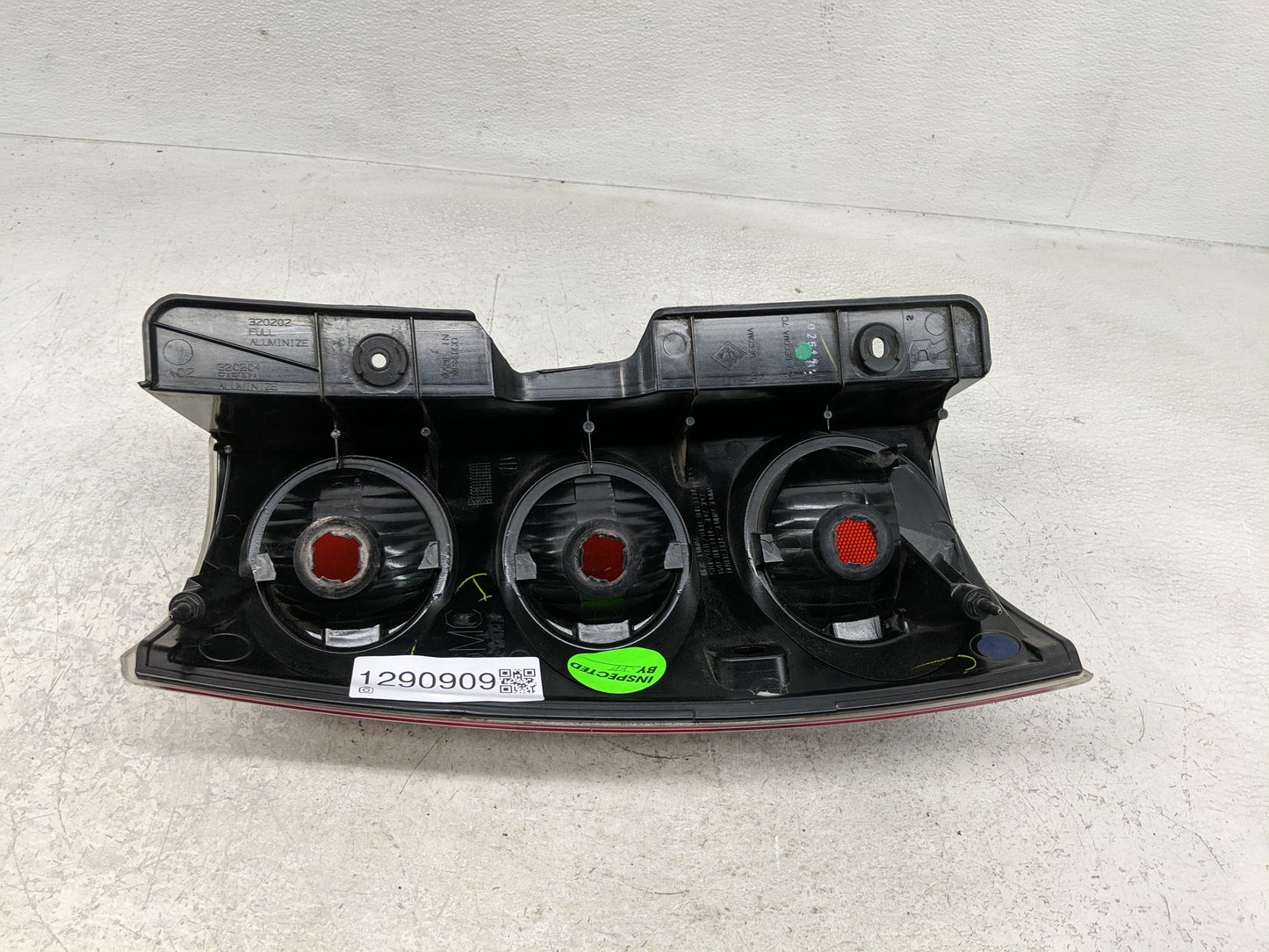 2007-2011 Gmc Yukon Xl 1500 Tail Light Assembly Passenger Right OEM Fits Fits 2007 2008 2009 2010 2011 OEM Used Auto Parts -