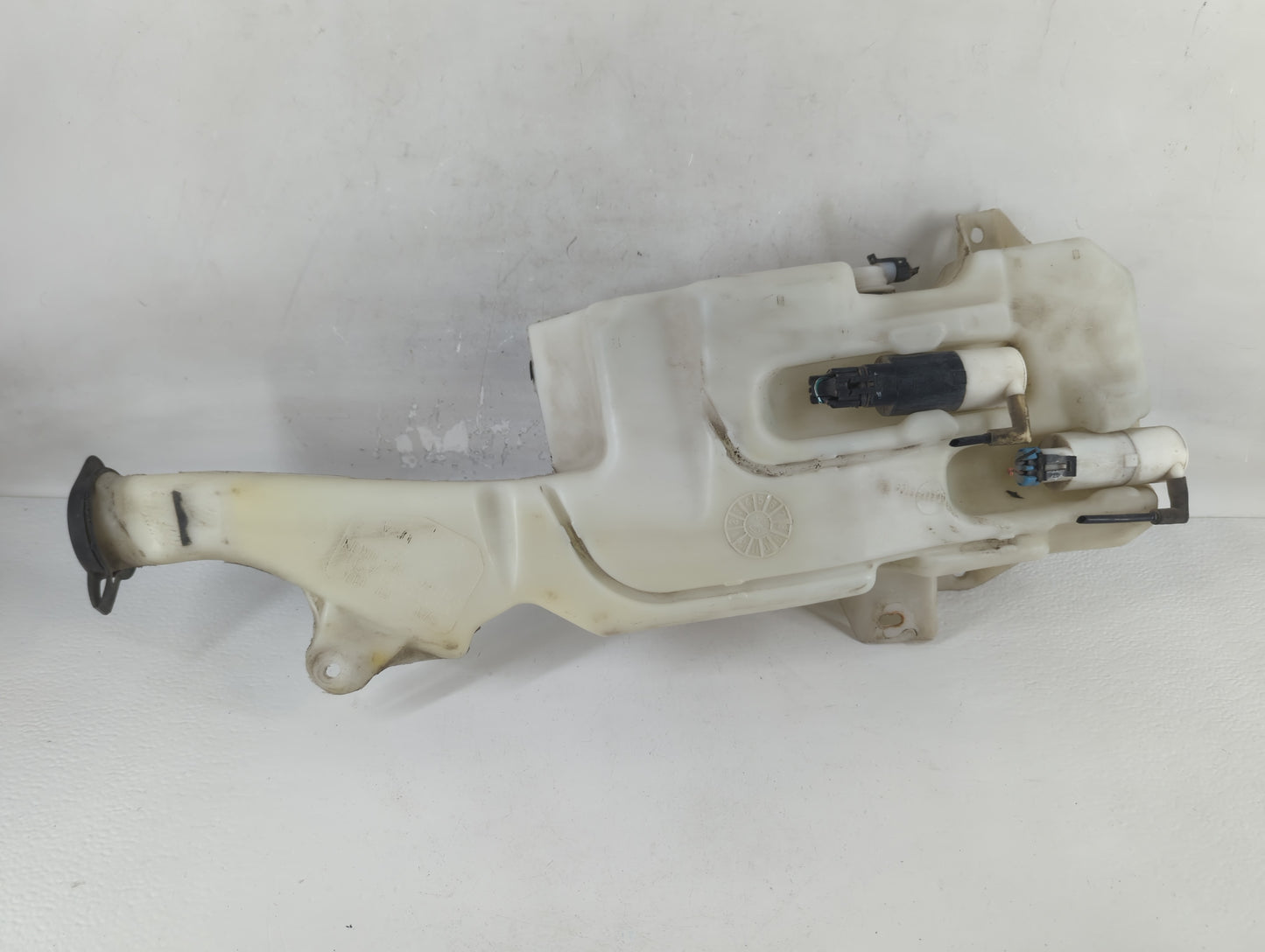 2007-2014 Gmc Yukon Xl 1500 Windshield Washer Fluid Reservoir Bottle Oem - Oemusedautoparts1.com