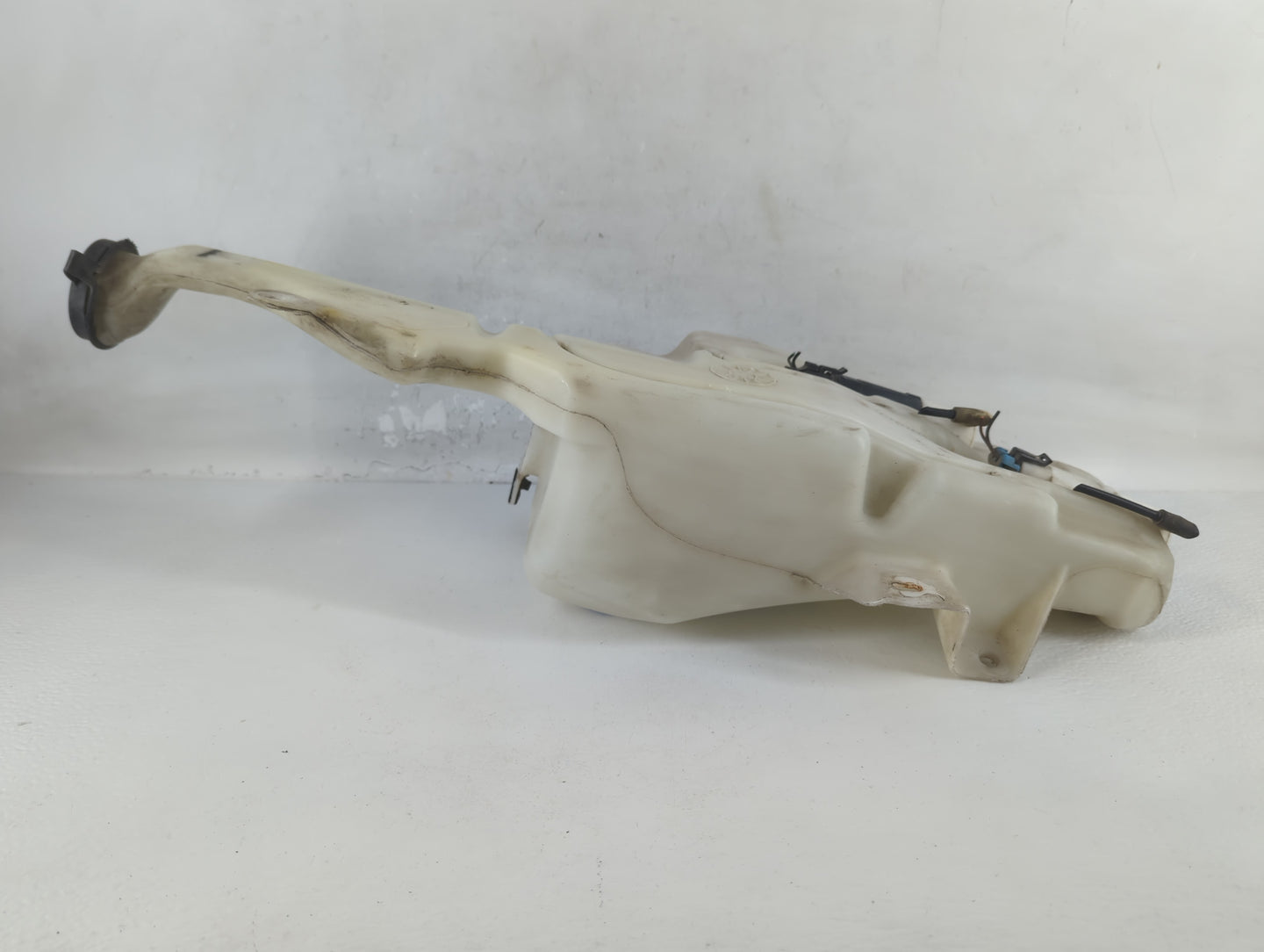 2007-2014 Gmc Yukon Xl 1500 Windshield Washer Fluid Reservoir Bottle Oem - Oemusedautoparts1.com