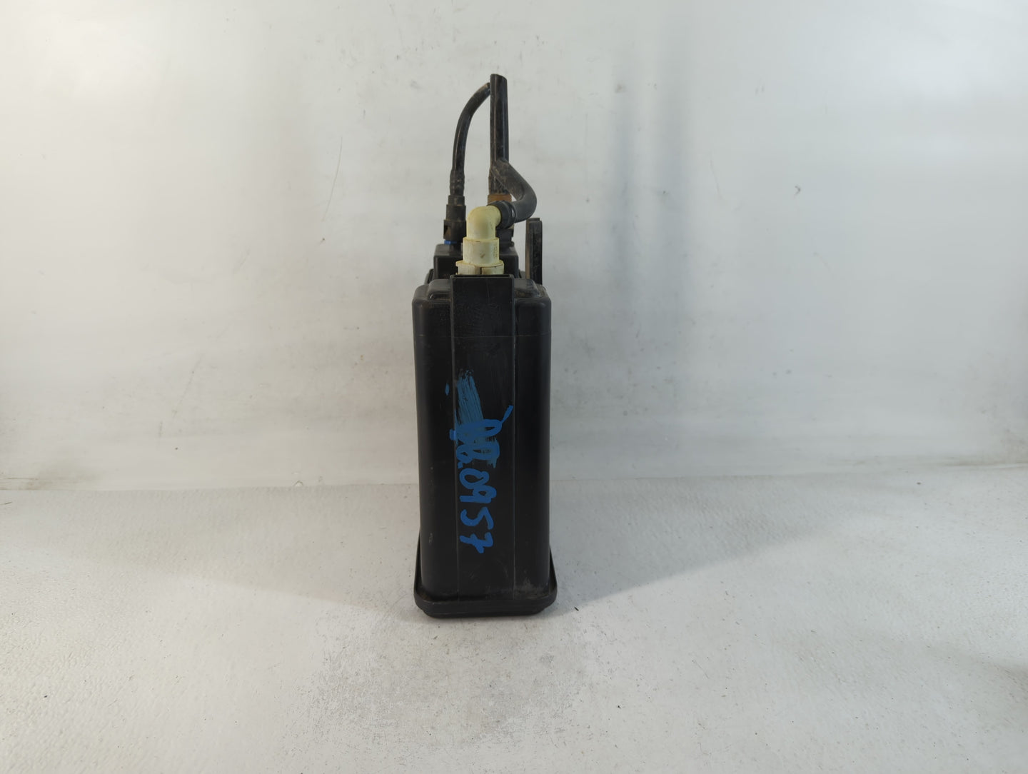 2007 Gmc Yukon Xl 1500 Fuel Vapor Charcoal Canister - Oemusedautoparts1.com