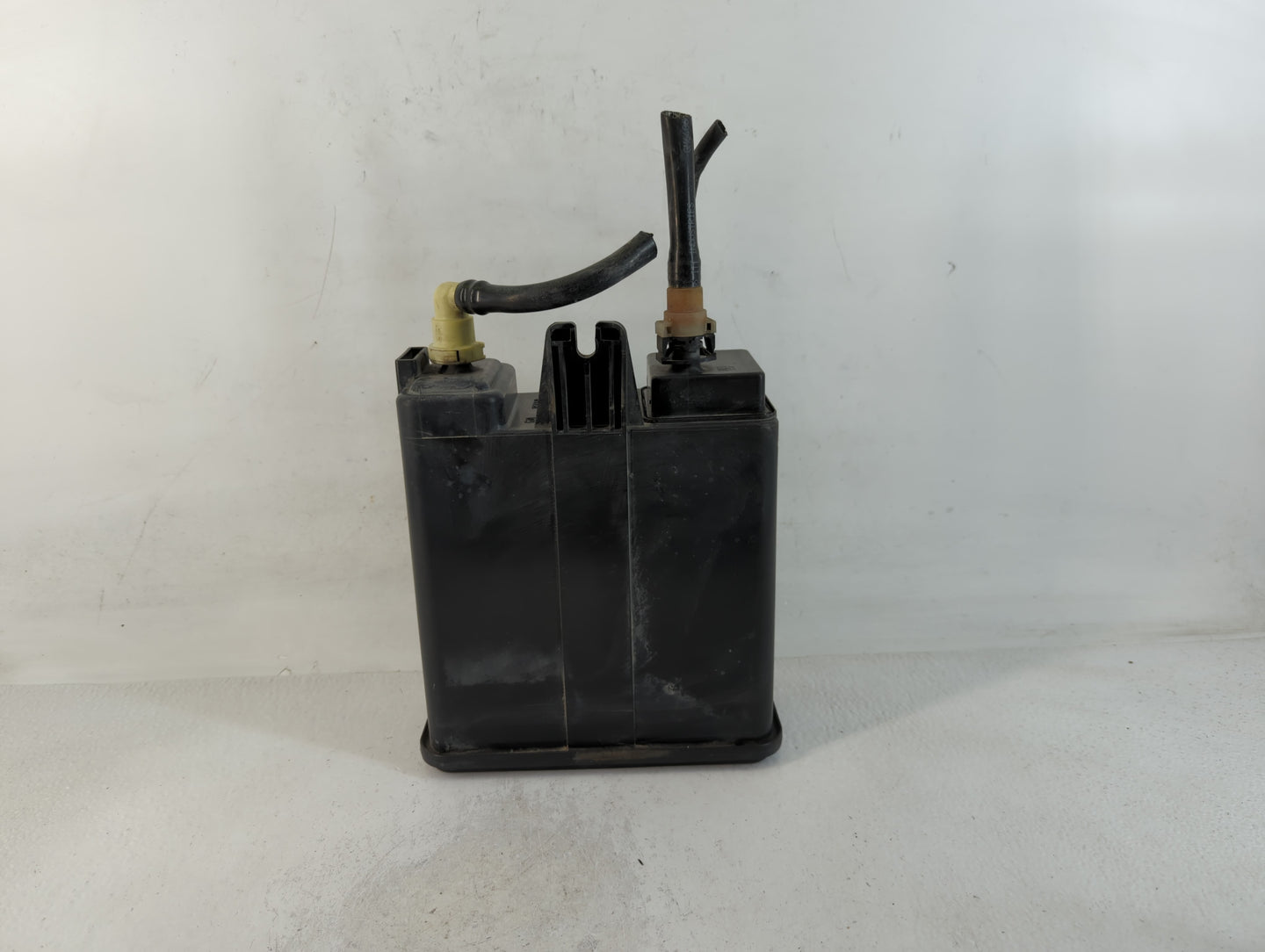 2007 Gmc Yukon Xl 1500 Fuel Vapor Charcoal Canister - Oemusedautoparts1.com