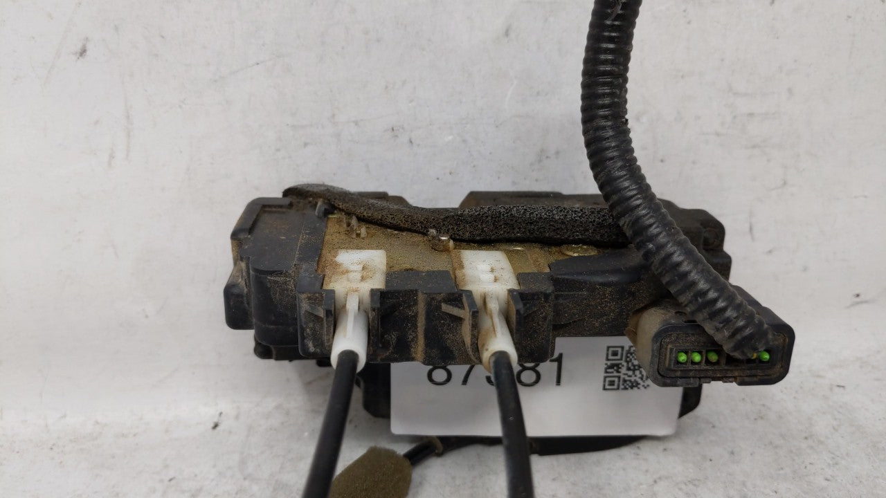 2007 Gmc Yukon Xl 1500 Left Driver Seat Belt Rear Retractor - Oemusedautoparts1.com