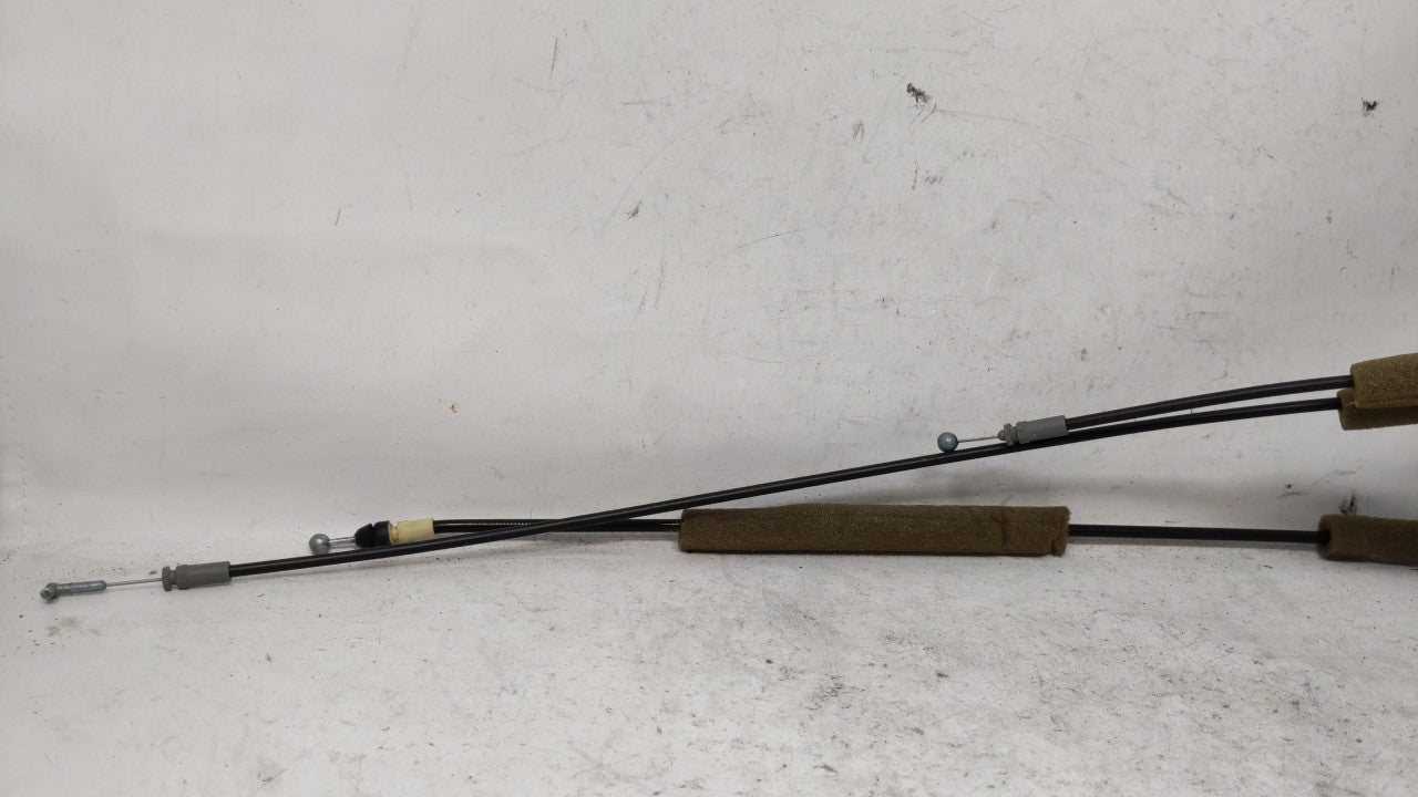 2007 Gmc Yukon Xl 1500 Left Driver Seat Belt Rear Retractor - Oemusedautoparts1.com
