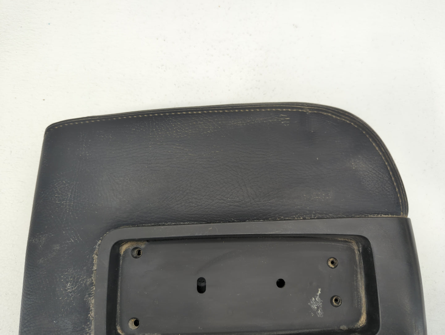 2007 Gmc Yukon Xl 2500 Center Console Armrest Cover Lid Black - Oemusedautoparts1.com