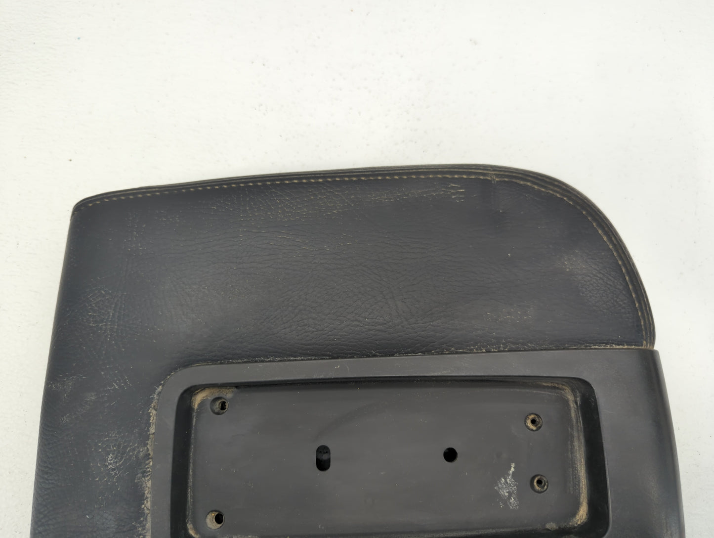 2007 Gmc Yukon Xl 2500 Center Console Armrest Cover Lid Black - Oemusedautoparts1.com