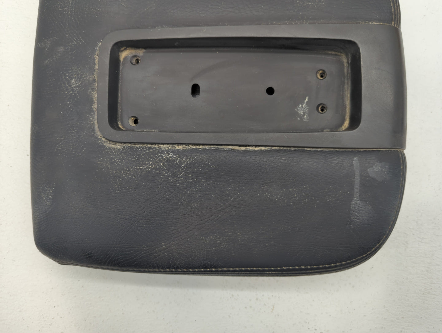 2007 Gmc Yukon Xl 2500 Center Console Armrest Cover Lid Black - Oemusedautoparts1.com