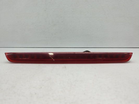 2007 Gmc Yukon Xl 2500 Third Brake Light Tail Light P/N:25794525 Fits OEM Used Auto Parts - Oemusedautoparts1.com