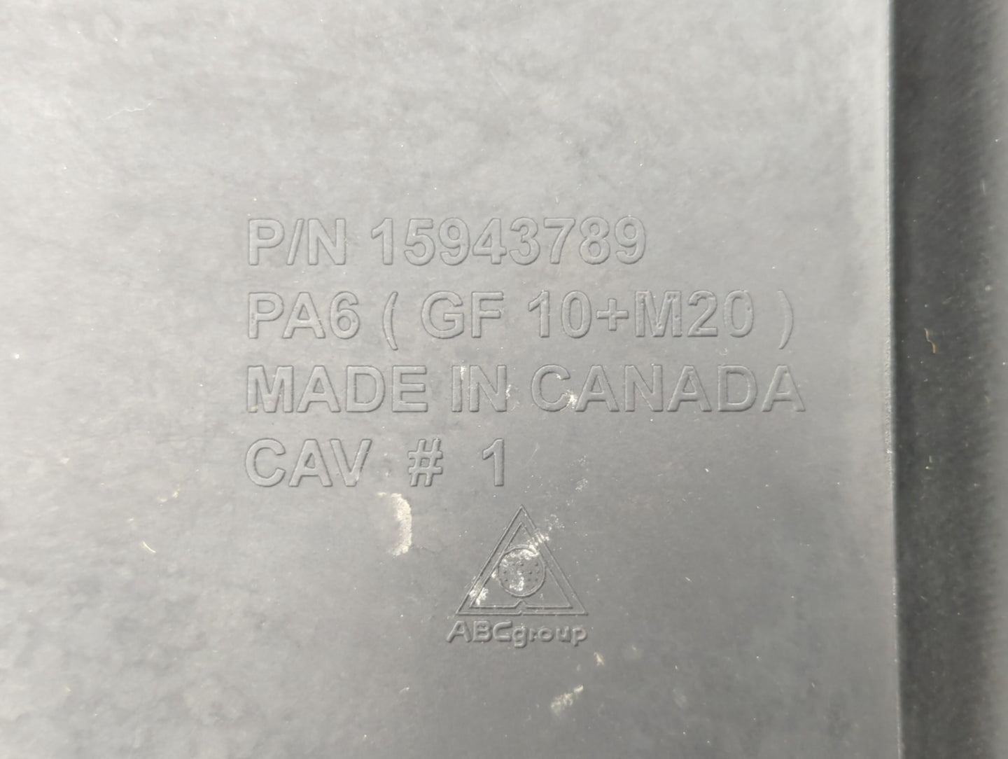 2007 Gmc Yukon Xl 2500 Engine Cover - Oemusedautoparts1.com