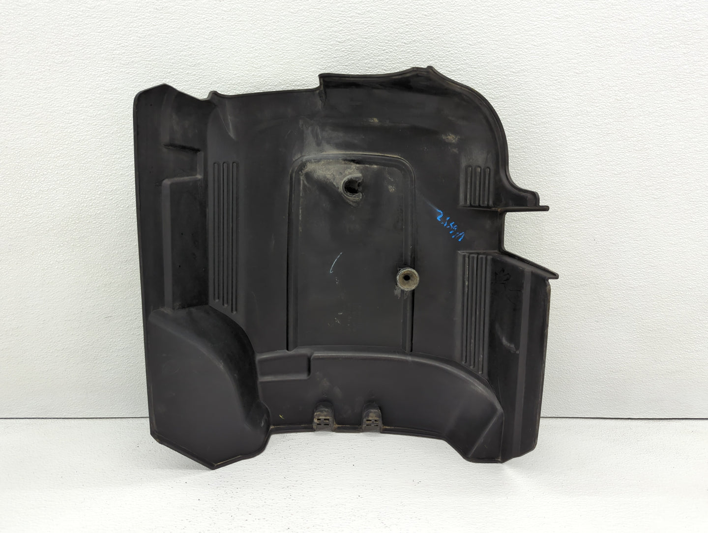 2007 Gmc Yukon Xl 2500 Engine Cover - Oemusedautoparts1.com