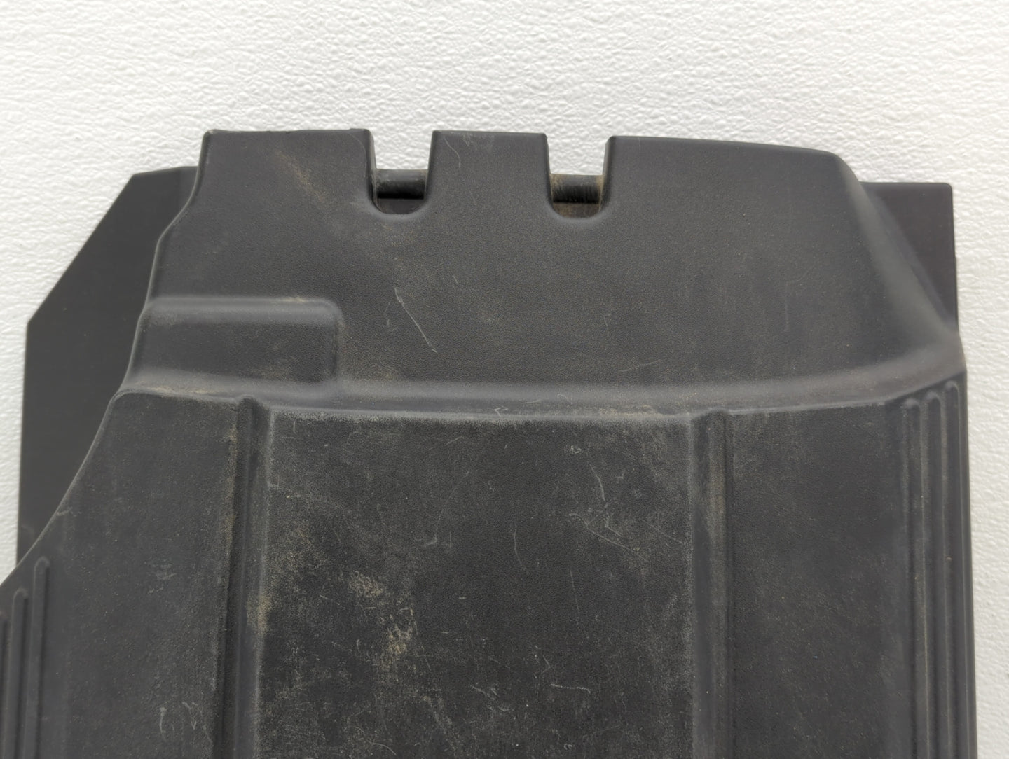 2007 Gmc Yukon Xl 2500 Engine Cover - Oemusedautoparts1.com