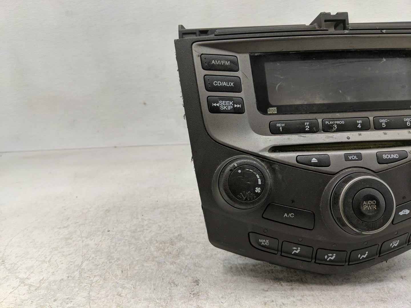 2006-2007 Honda Accord Radio AM FM Cd Player Receiver Replacement P/N:39050-SDA-A110-M1 Fits Fits 2006 2007 OEM Used Auto Pa