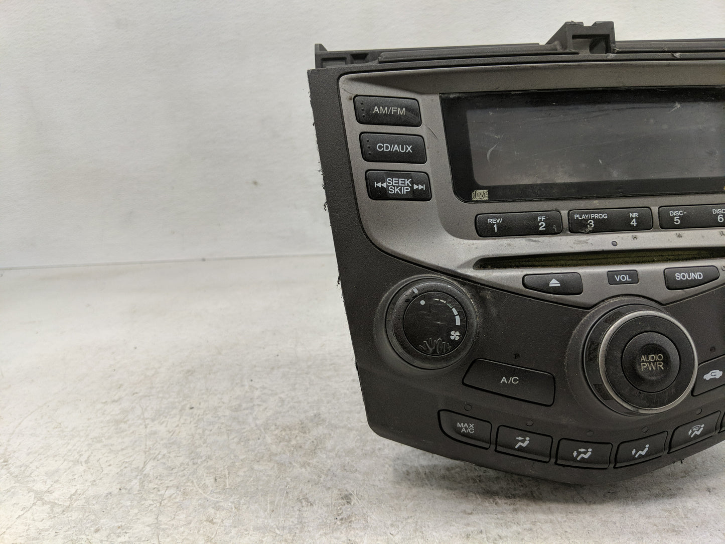 2006-2007 Honda Accord Radio AM FM Cd Player Receiver Replacement P/N:39050-SDA-A110-M1 Fits Fits 2006 2007 OEM Used Auto Pa