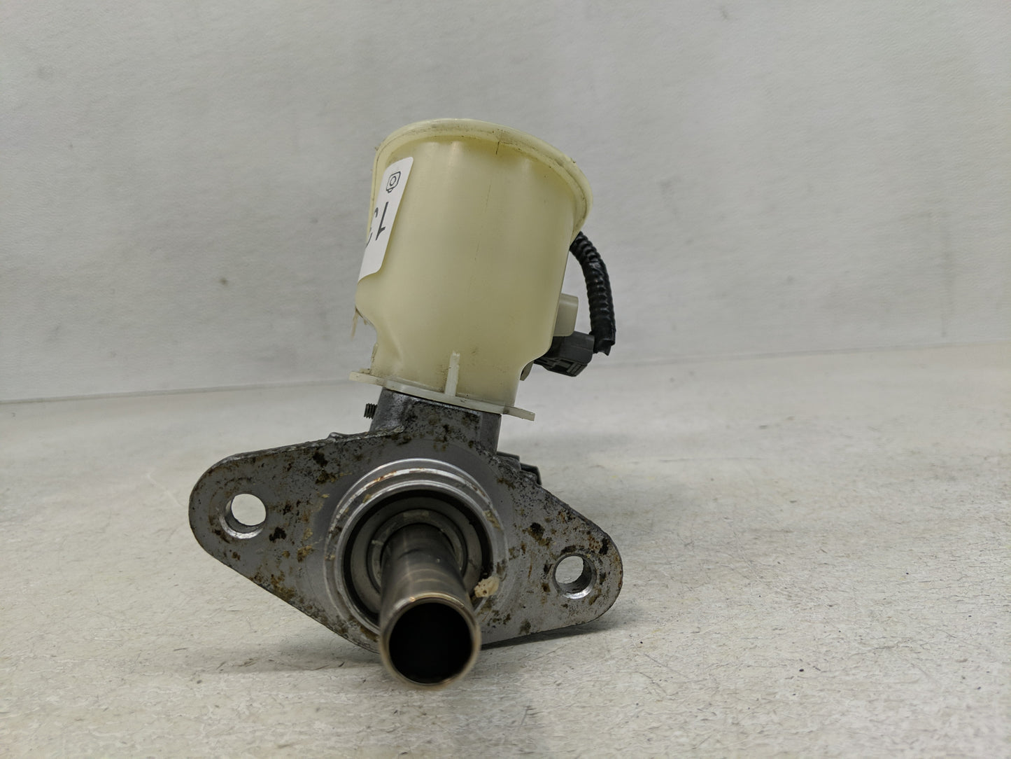 2005-2007 Honda Accord Brake Master Cylinder 1300392 - Oemusedautoparts1.com