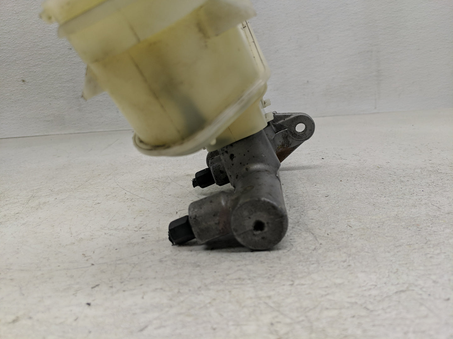 2005-2007 Honda Accord Brake Master Cylinder - Oemusedautoparts1.com