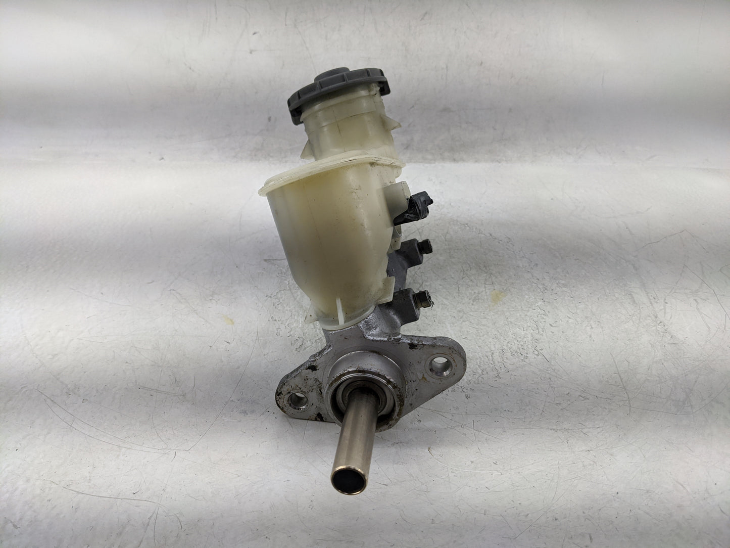 2003-2007 Honda Accord Brake Master Cylinder 1376828 - Oemusedautoparts1.com