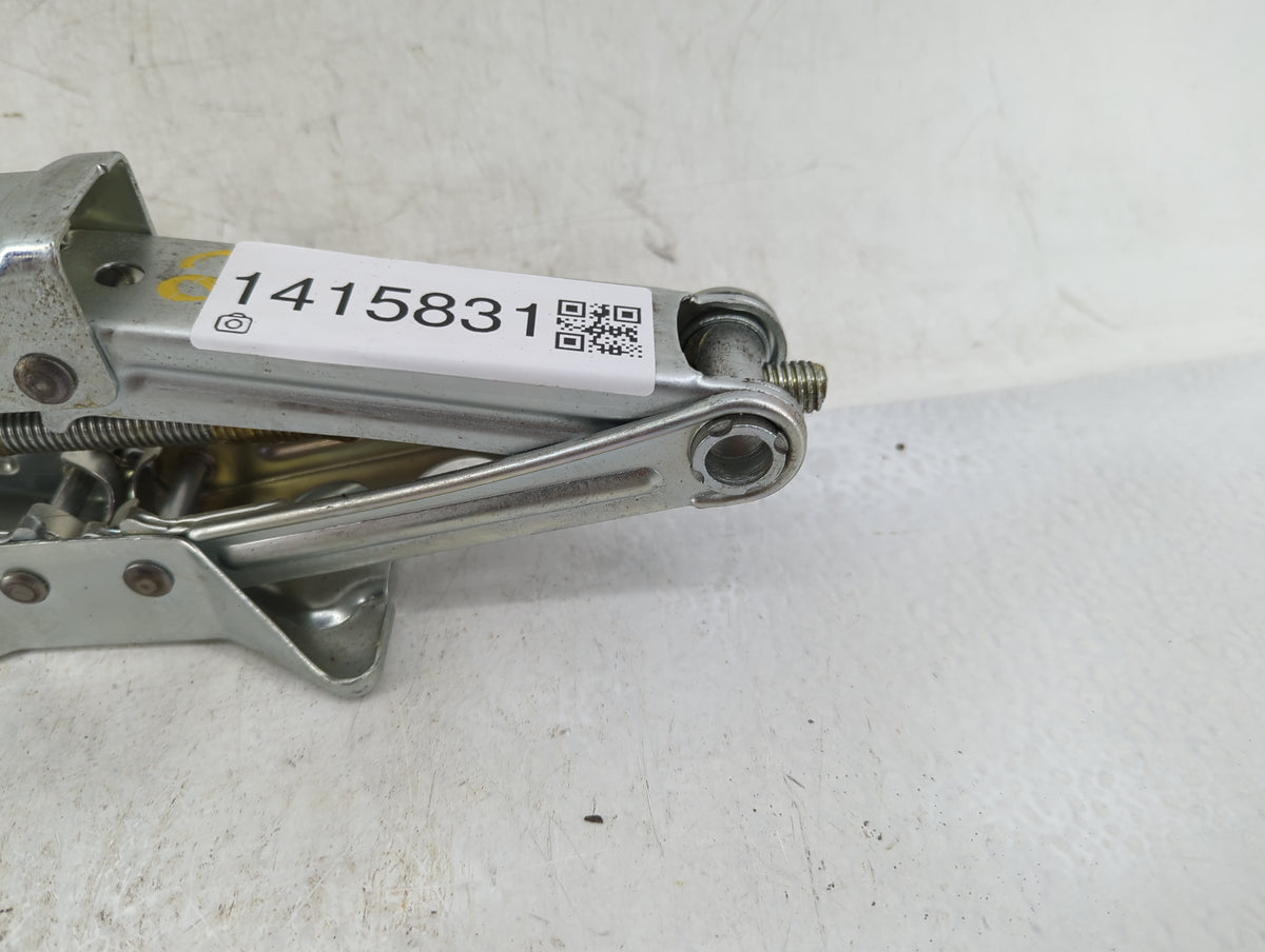 2007 Honda Accord Spare Scissor Car Jack 1415831 - Oemusedautoparts1.com