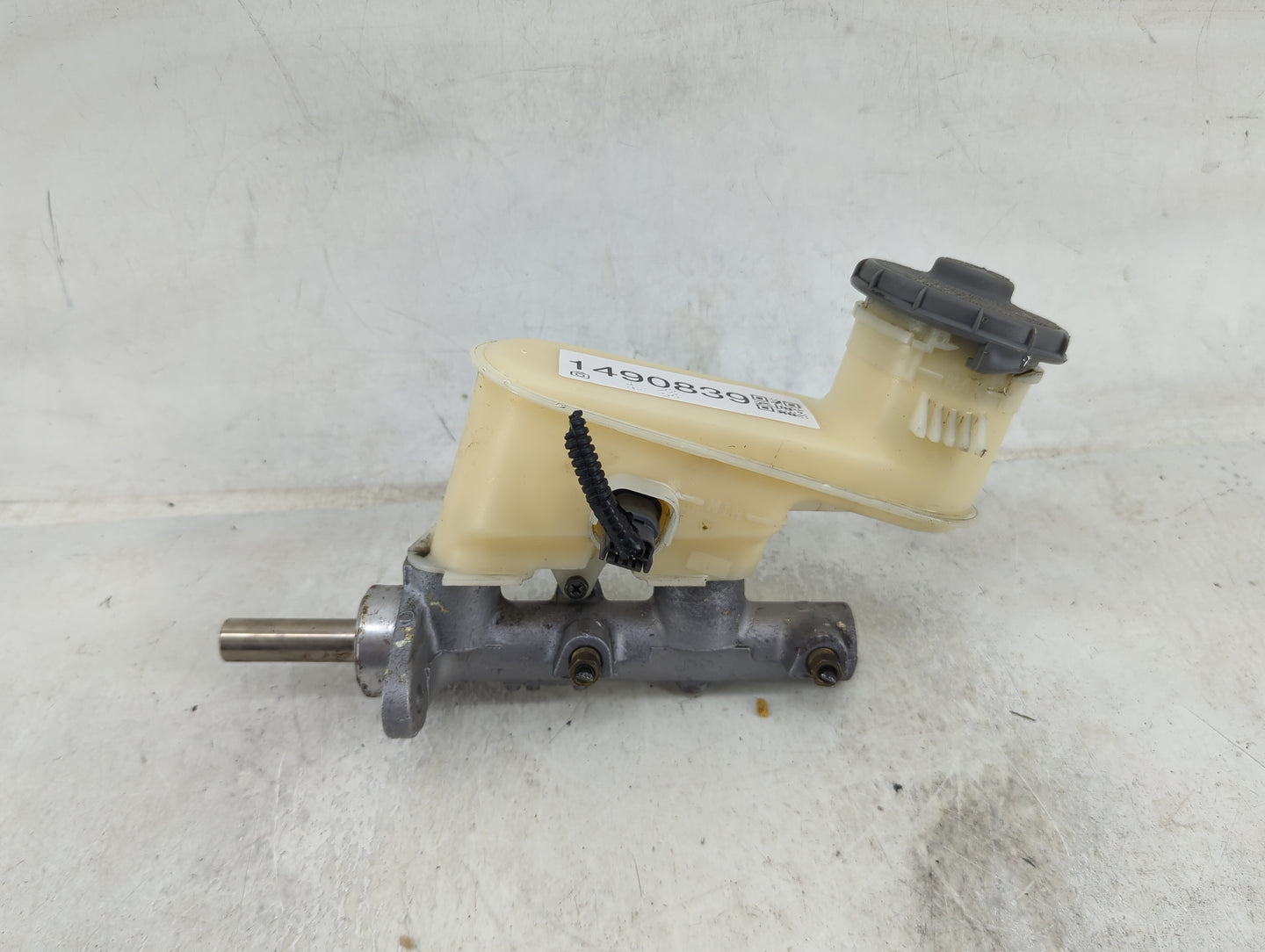 2003-2007 Honda Accord Brake Master Cylinder 1490839 - Oemusedautoparts1.com