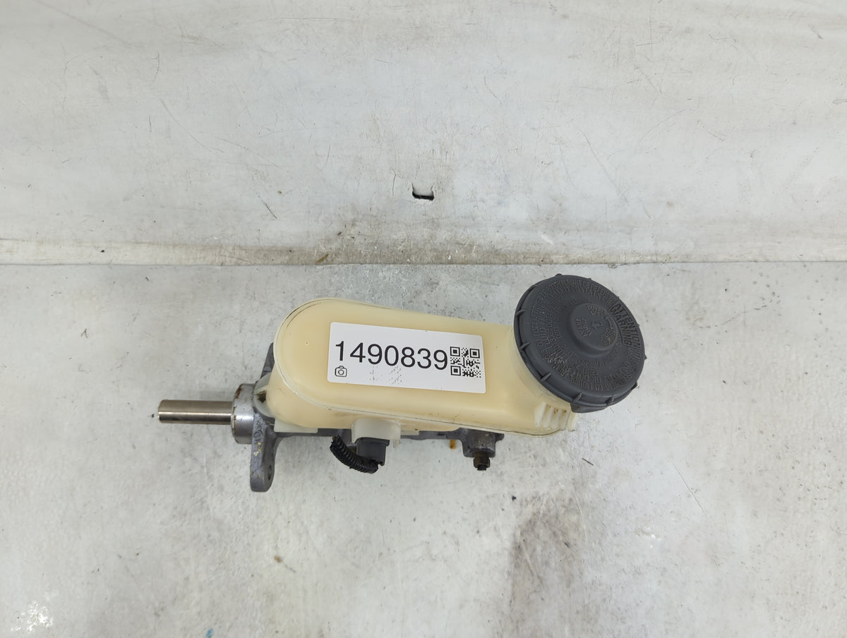 2003-2007 Honda Accord Brake Master Cylinder 1490839 - Oemusedautoparts1.com