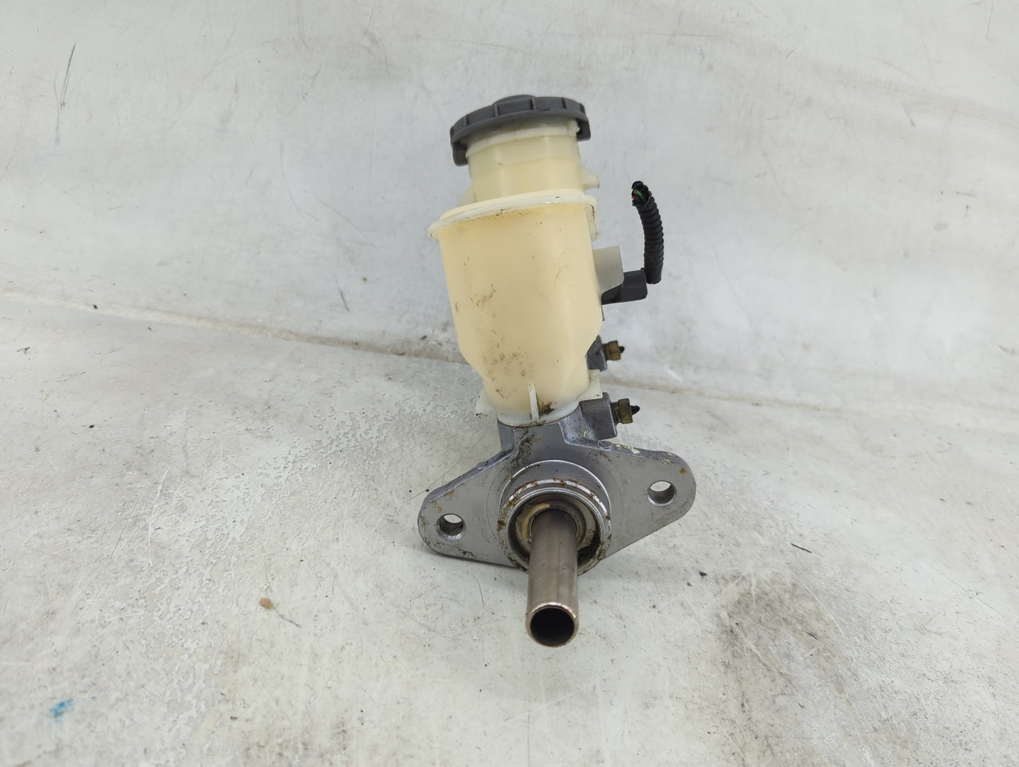 2003-2007 Honda Accord Brake Master Cylinder 1490839 - Oemusedautoparts1.com