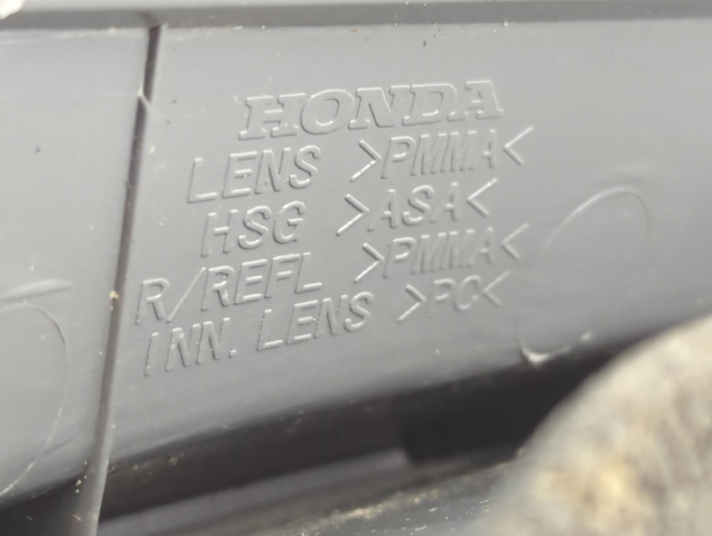 2006-2007 Honda Accord Passenger Right Side Deck Lid Mounted Tail Light - Oemusedautoparts1.com