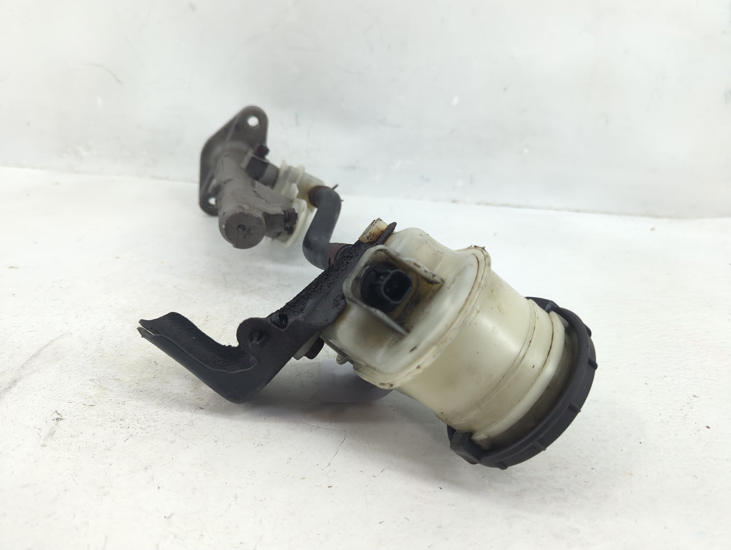 2006-2011 Honda Civic Brake Master Cylinder - Oemusedautoparts1.com