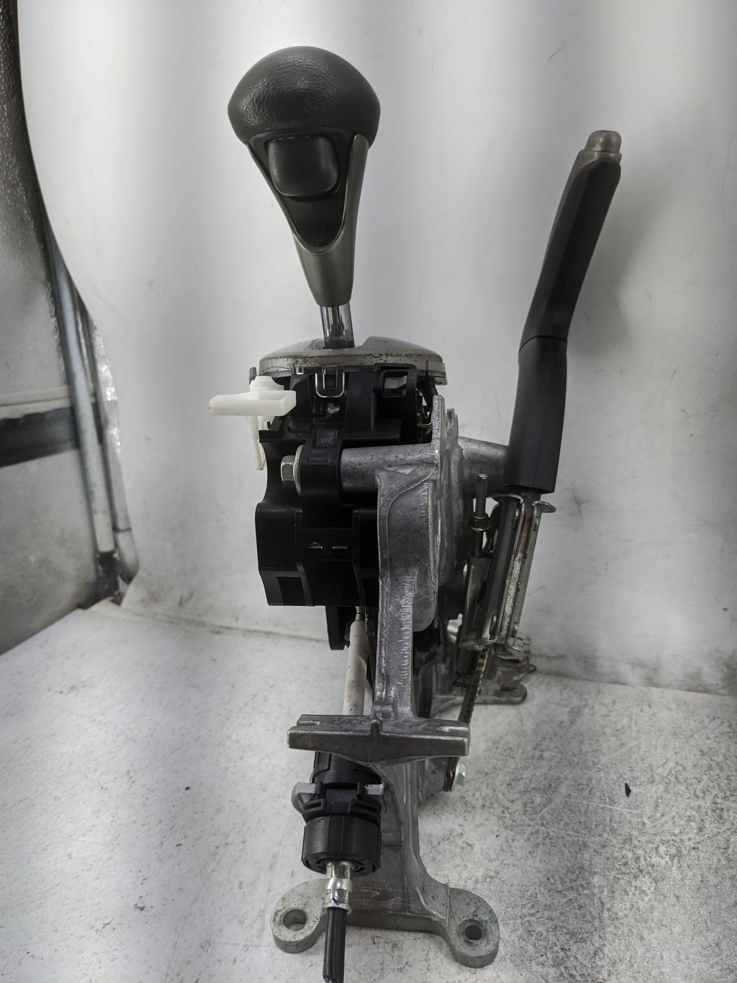 2007 Honda Civic Floor Console Assembly Shifter - Oemusedautoparts1.com