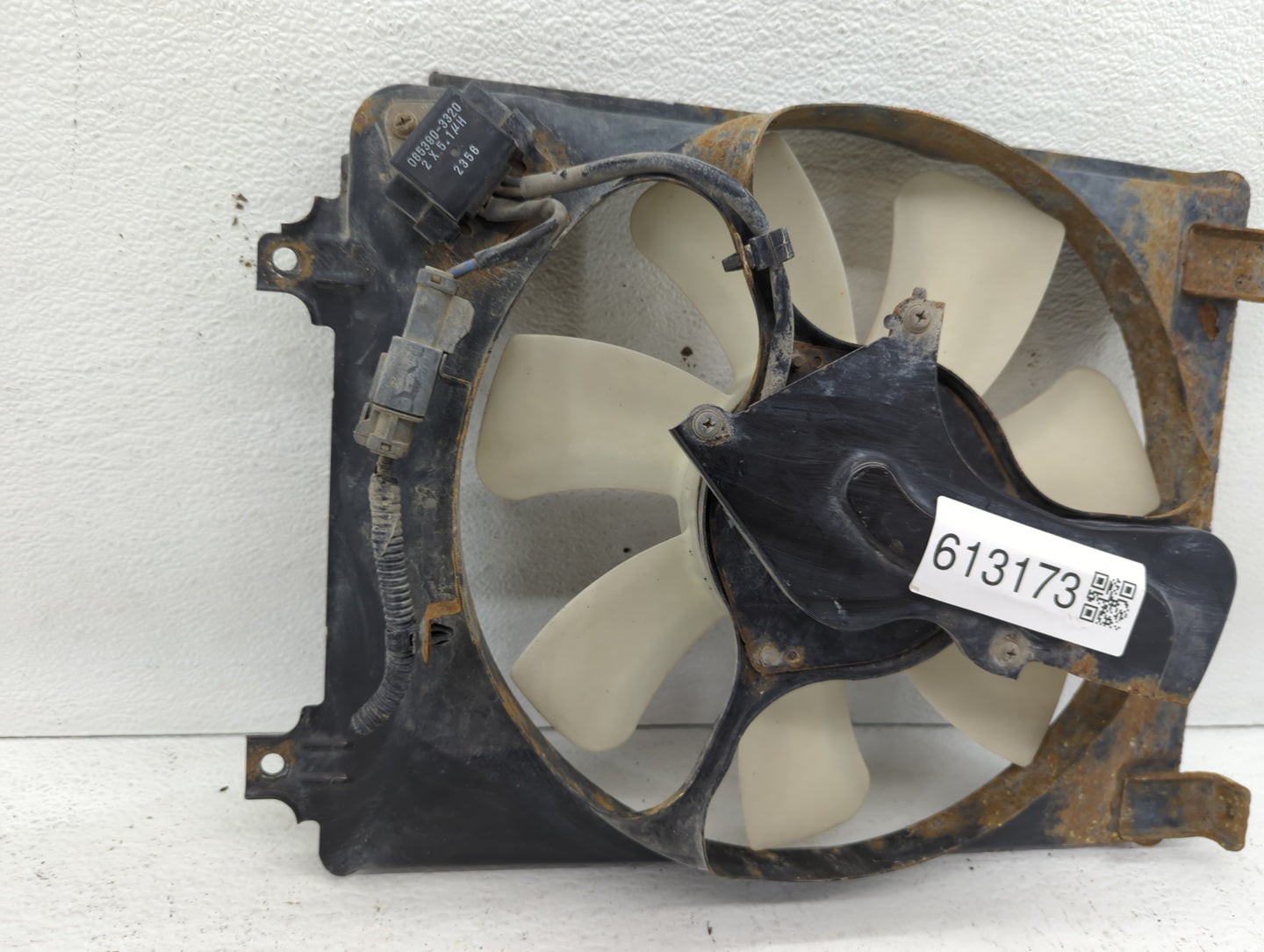 2006-2011 Honda Civic Left Radiator Fan Motor Assembly 613173 - Oemusedautoparts1.com