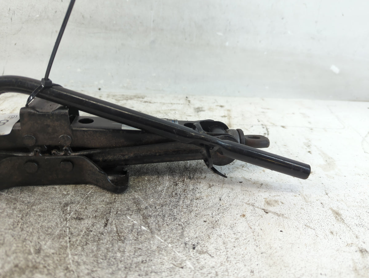 2007 Honda Civic Spare Scissor Car Jack 845538 - Oemusedautoparts1.com