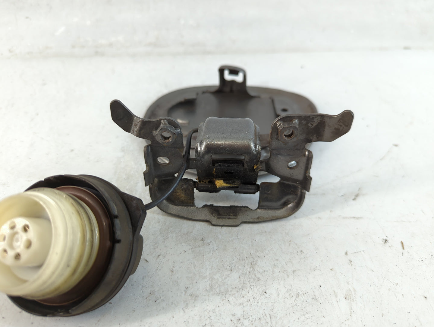 2007 Honda Civic Fuel Tank Door Lid Gas Tank Grey - Oemusedautoparts1.com