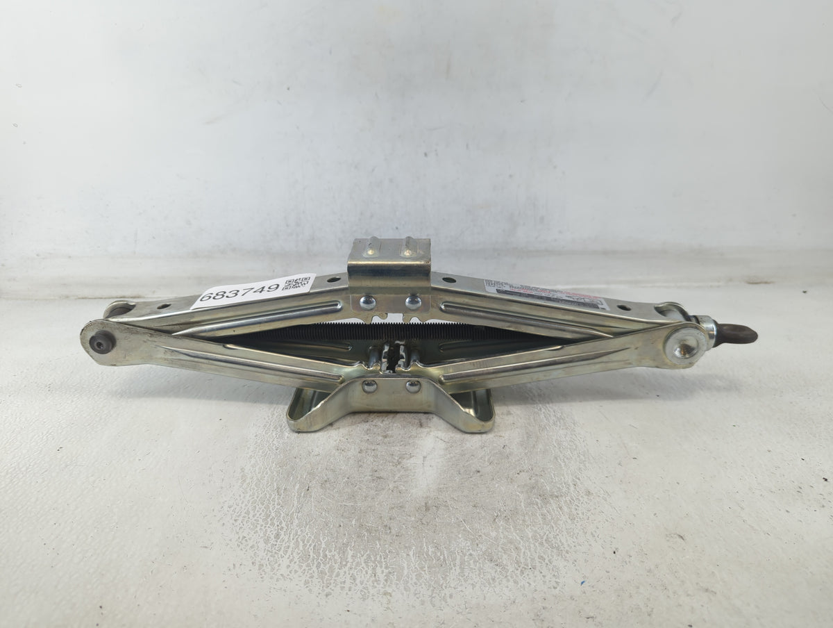 2007 Honda Cr-v Spare Scissor Car Jack 683749 - Oemusedautoparts1.com