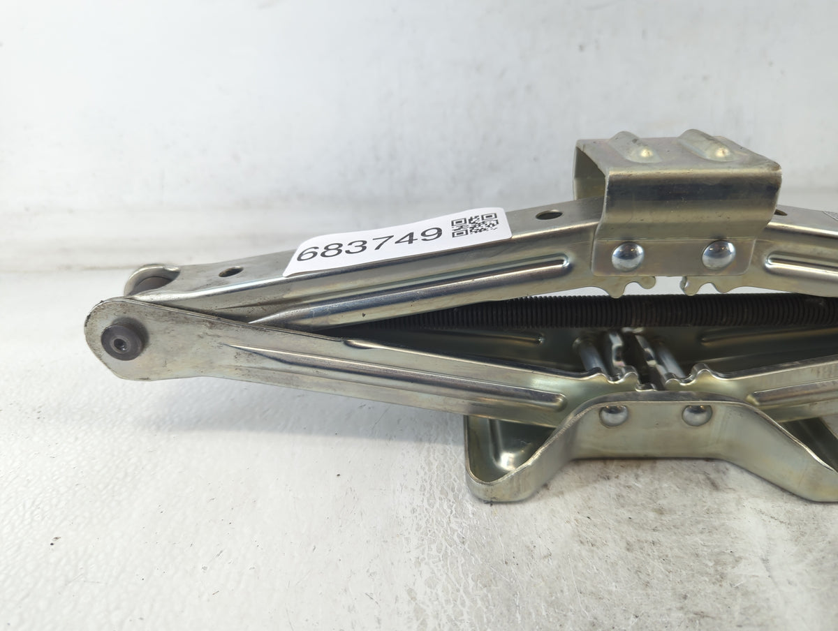 2007 Honda Cr-v Spare Scissor Car Jack 683749 - Oemusedautoparts1.com