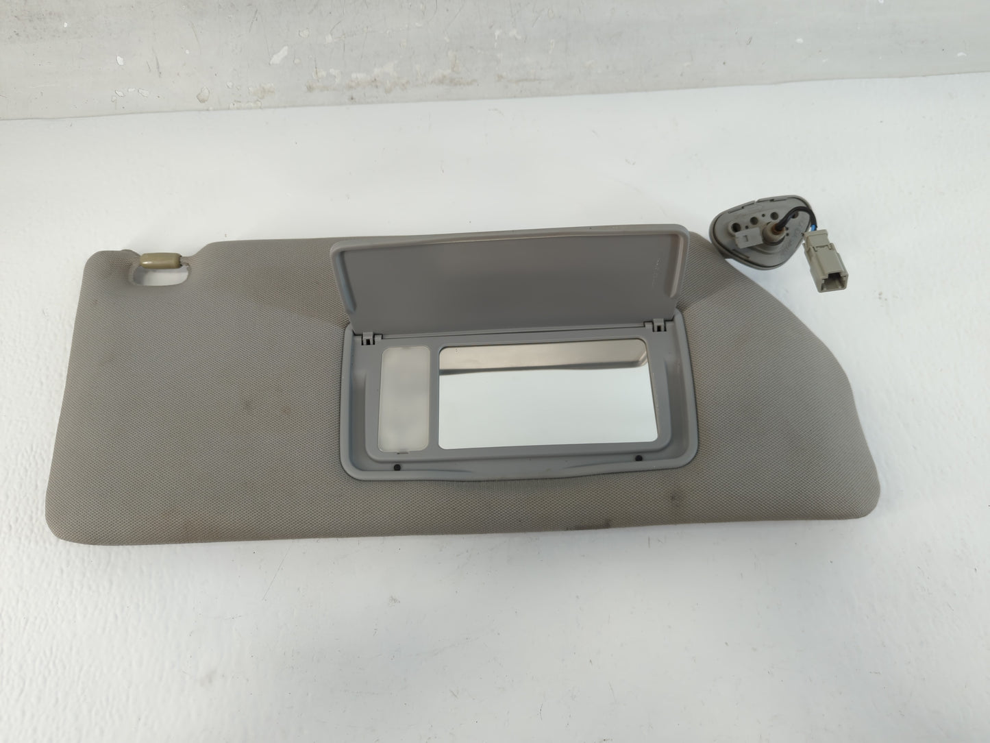 2006-2010 Honda Odyssey Sun Visor Shade Replacement Passenger Right Mirror Fits Fits 2006 2007 2008 2009 2010 OEM Used Auto 