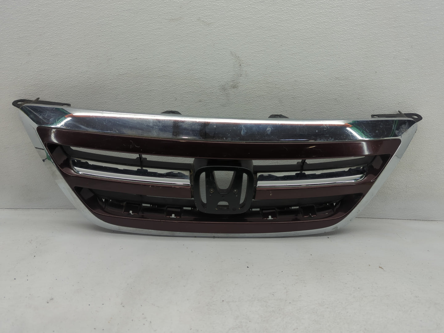 2005-2007 Honda Odyssey Front Grille Bumper Not Included - Oemusedautoparts1.com