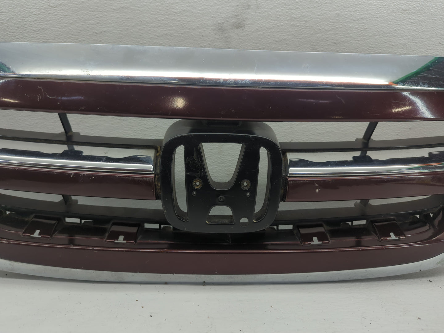 2005-2007 Honda Odyssey Front Grille Bumper Not Included - Oemusedautoparts1.com