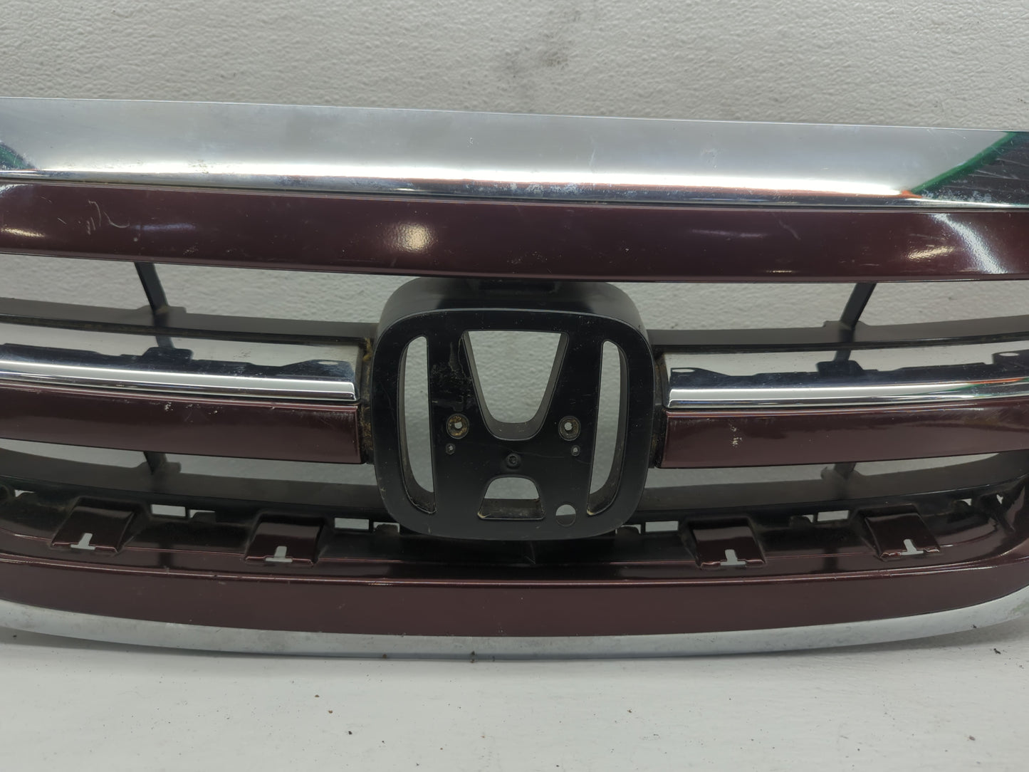2005-2007 Honda Odyssey Front Grille Bumper Not Included - Oemusedautoparts1.com