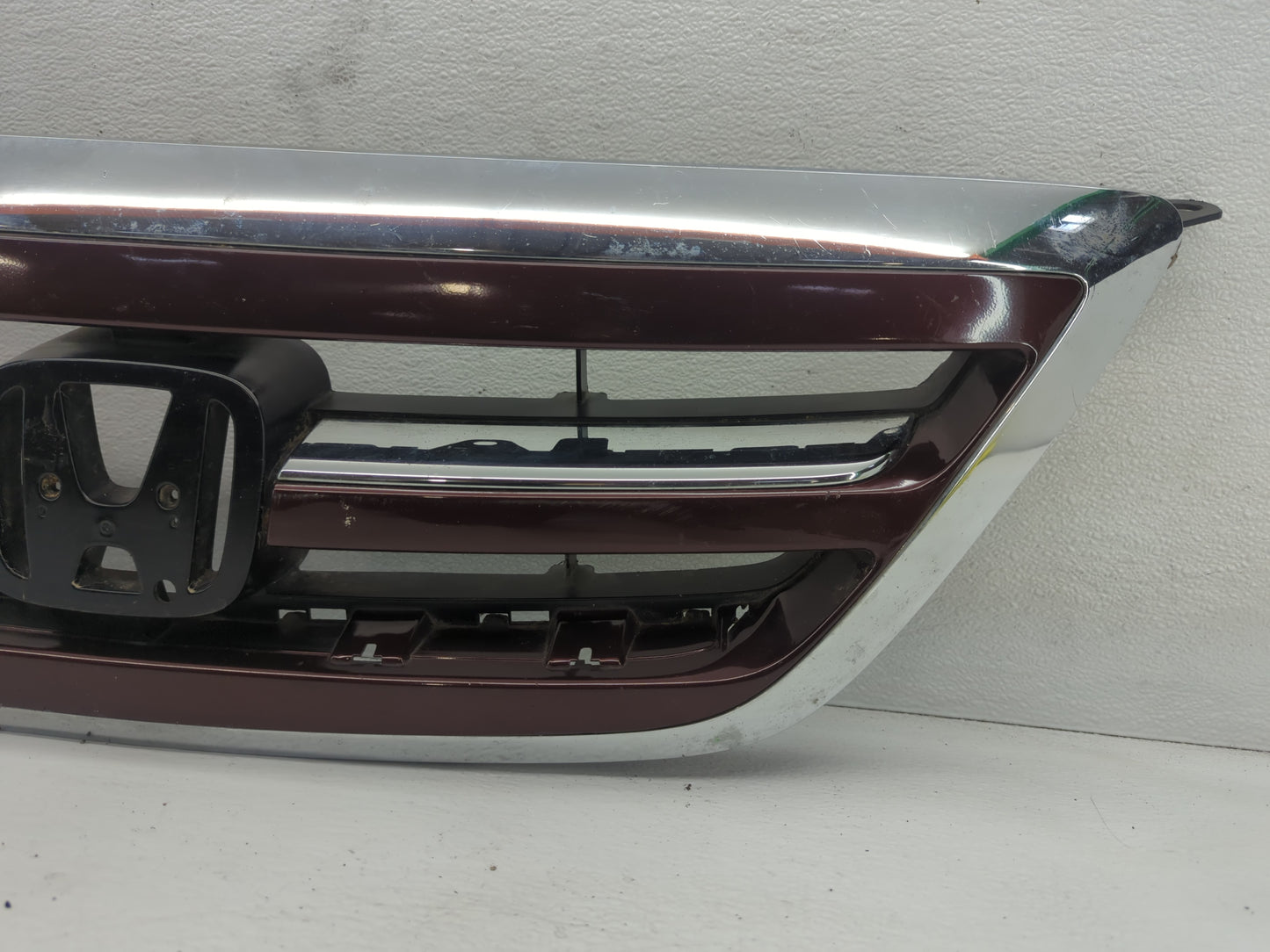2005-2007 Honda Odyssey Front Grille Bumper Not Included - Oemusedautoparts1.com