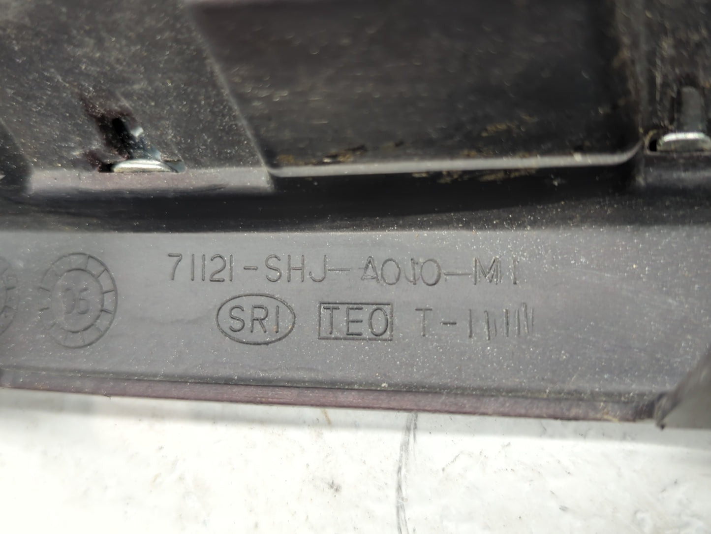 2005-2007 Honda Odyssey Front Grille Bumper Not Included - Oemusedautoparts1.com
