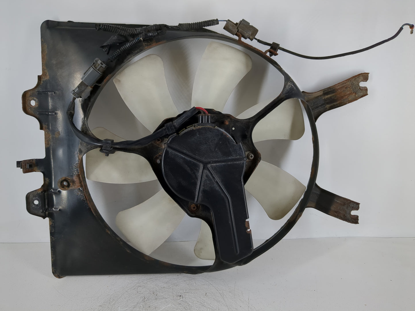 2005-2010 Honda Odyssey Electric Radiator Cooling Fan Motor Assembly Fits Fits 2005 2006 2007 2008 2009 2010 OEM Used Auto P