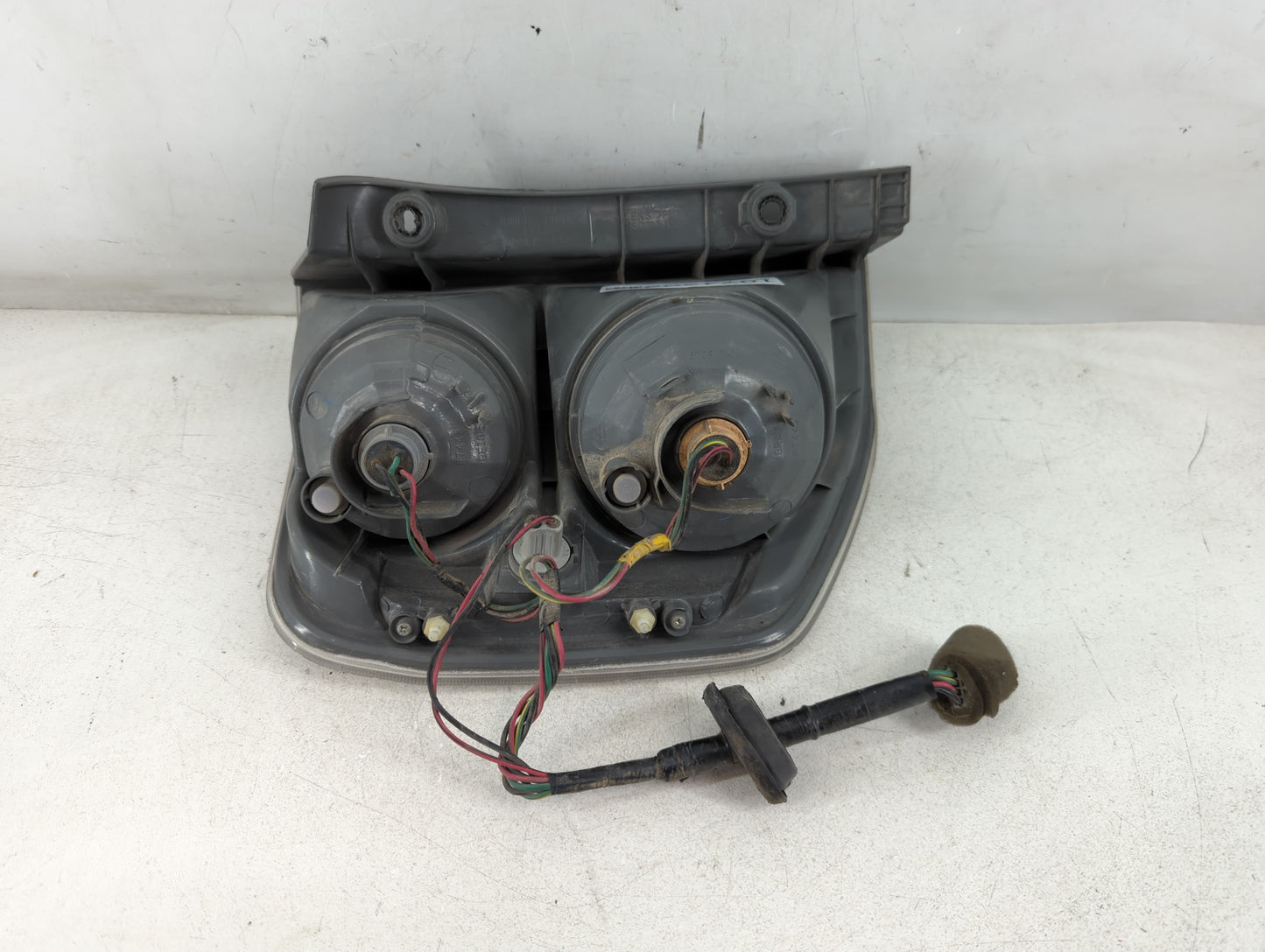 2006-2008 Honda Pilot Tail Light Assembly Driver Left OEM P/N:P2377 Fits Fits 2006 2007 2008 OEM Used Auto Parts - Oemusedau