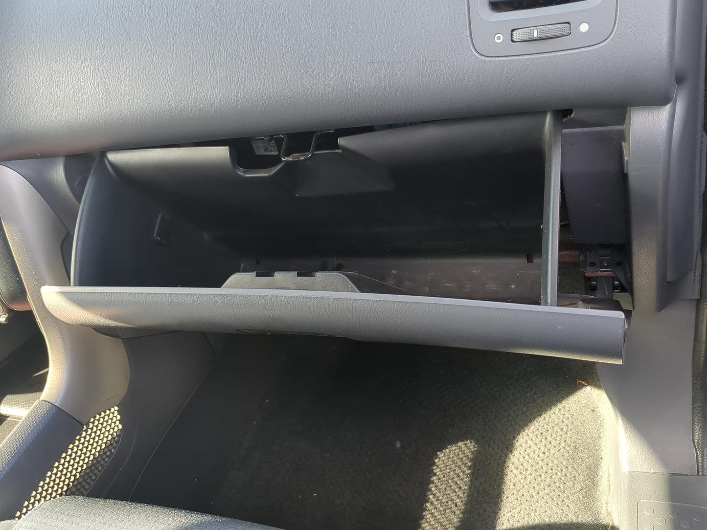 2007 Honda Pilot Passenger Glove Box Door Storage Compartment - Oemusedautoparts1.com