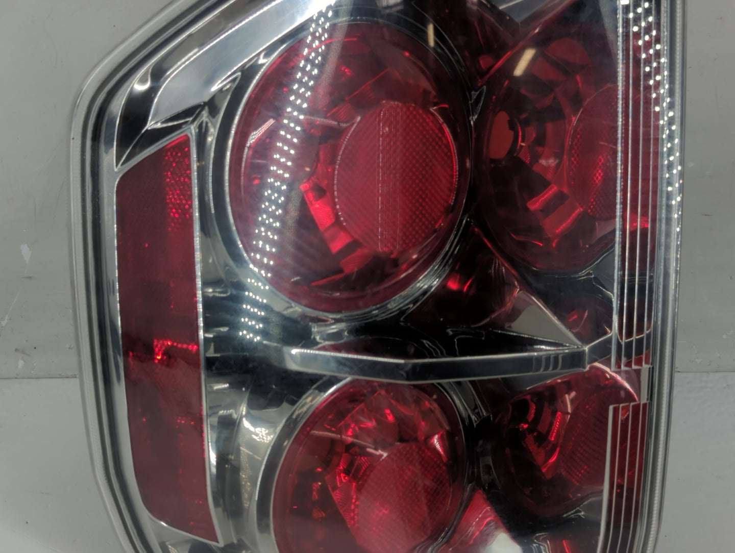 2006-2008 Honda Pilot Tail Light Assembly Passenger Right OEM P/N:P2377 Fits Fits 2006 2007 2008 OEM Used Auto Parts - Oemus