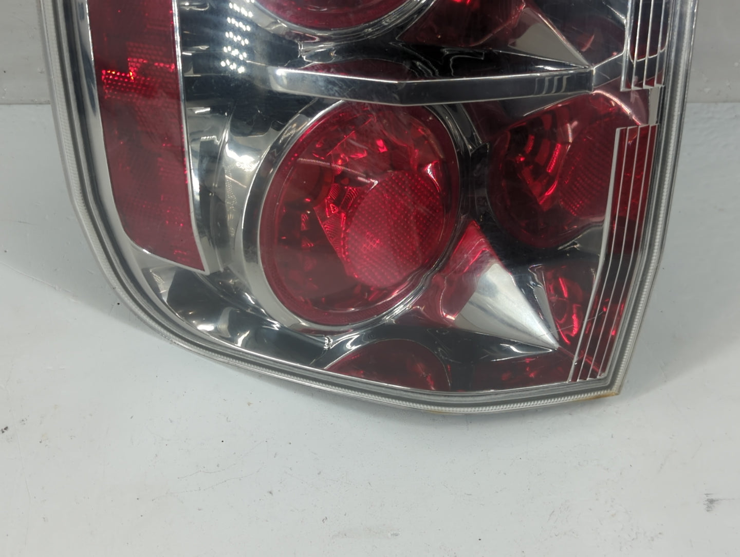 2006-2008 Honda Pilot Tail Light Assembly Passenger Right OEM P/N:P2377 Fits Fits 2006 2007 2008 OEM Used Auto Parts - Oemus