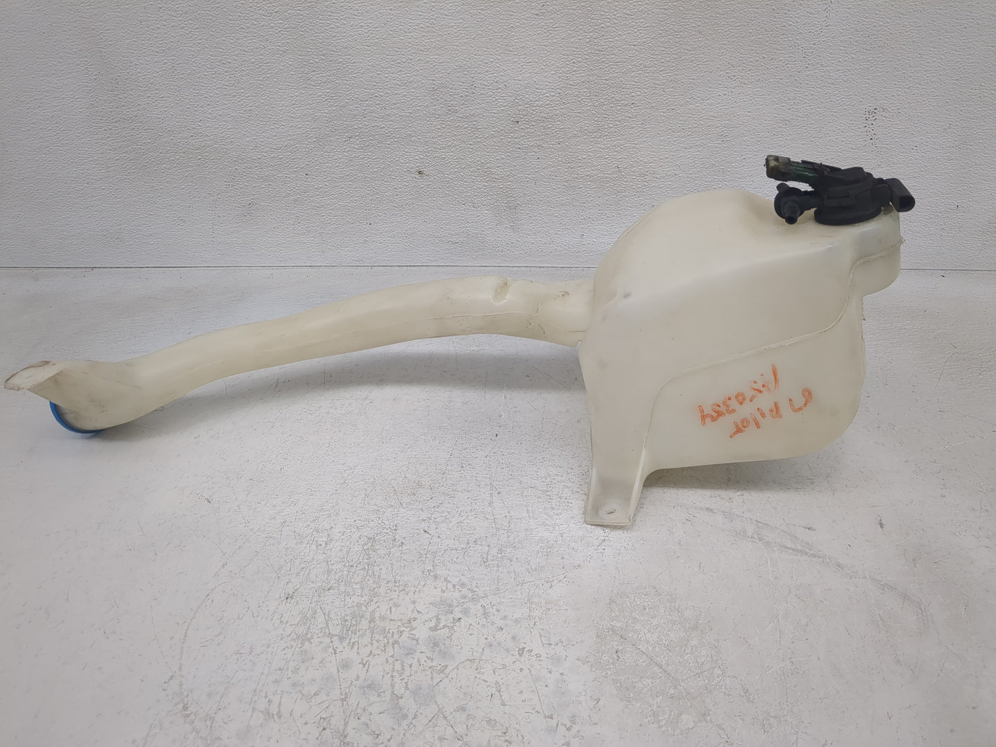 2006-2008 Honda Pilot Windshield Washer Fluid Reservoir Bottle Oem - Oemusedautoparts1.com