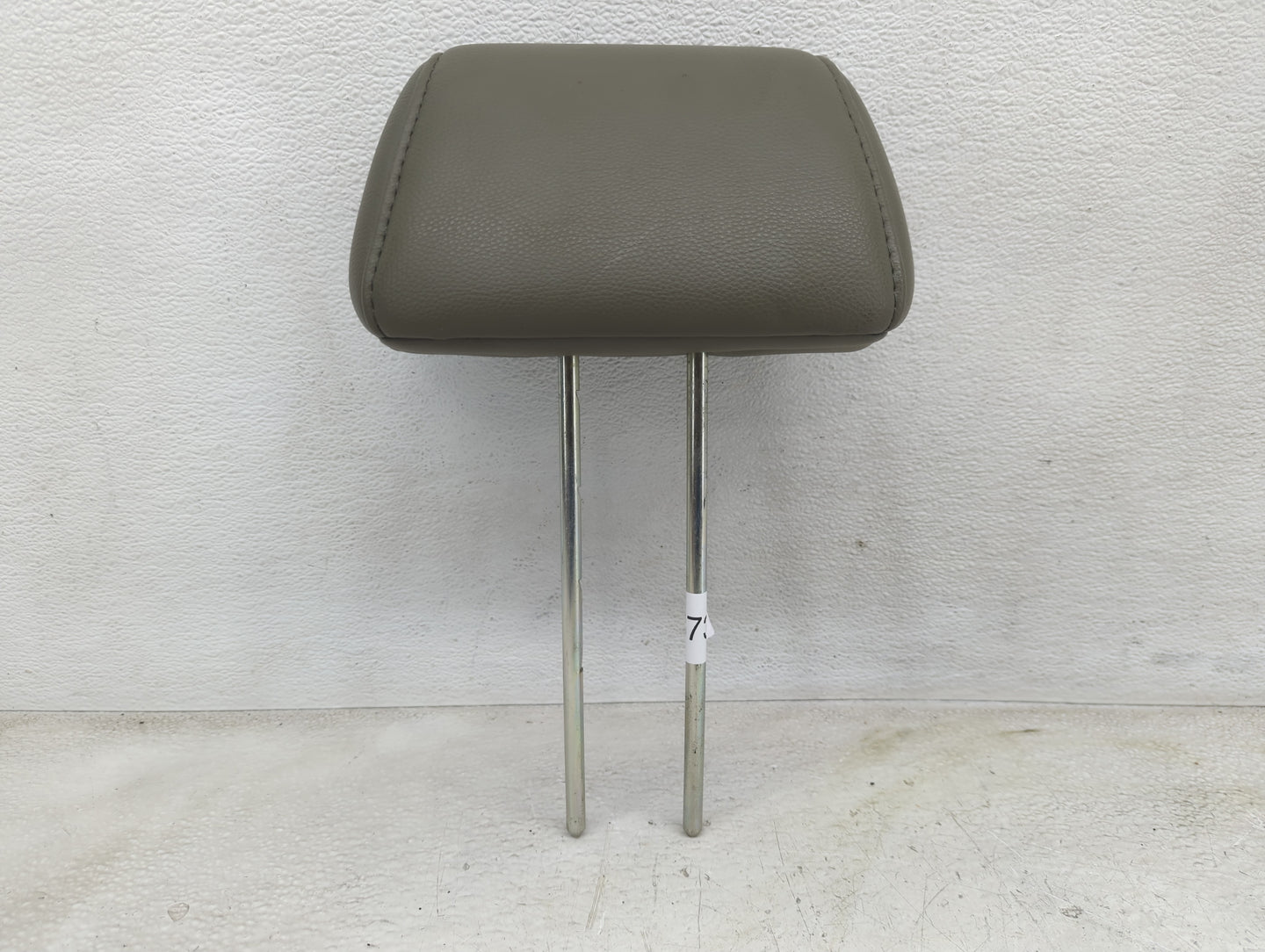 2006-2008 Honda Pilot Headrest Head Rest Rear Center Seat Fits Fits 2006 2007 2008 OEM Used Auto Parts - Oemusedautoparts1.c