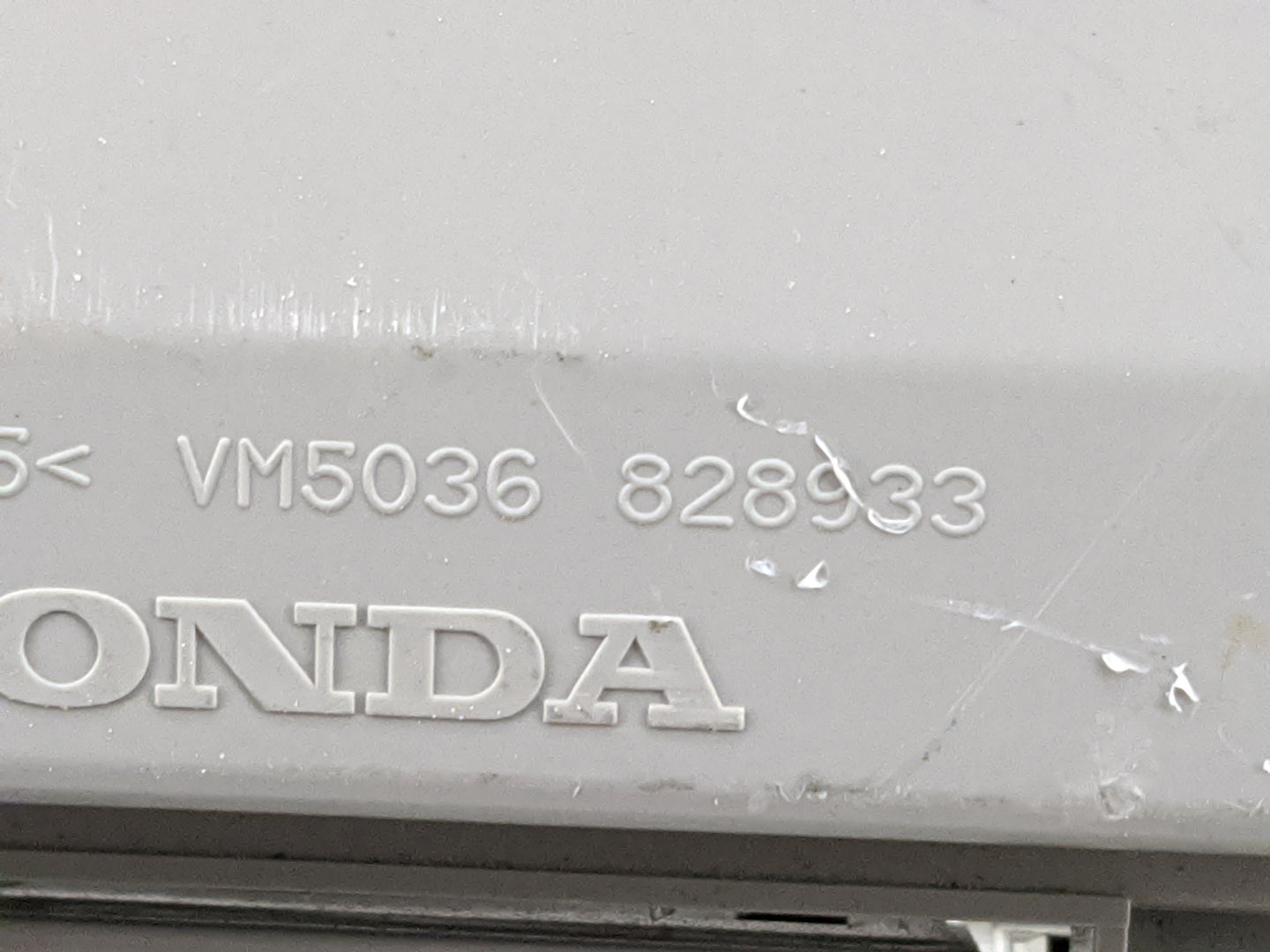 2007 Honda Pilot Overhead Roof Console 1478212 - Oemusedautoparts1.com