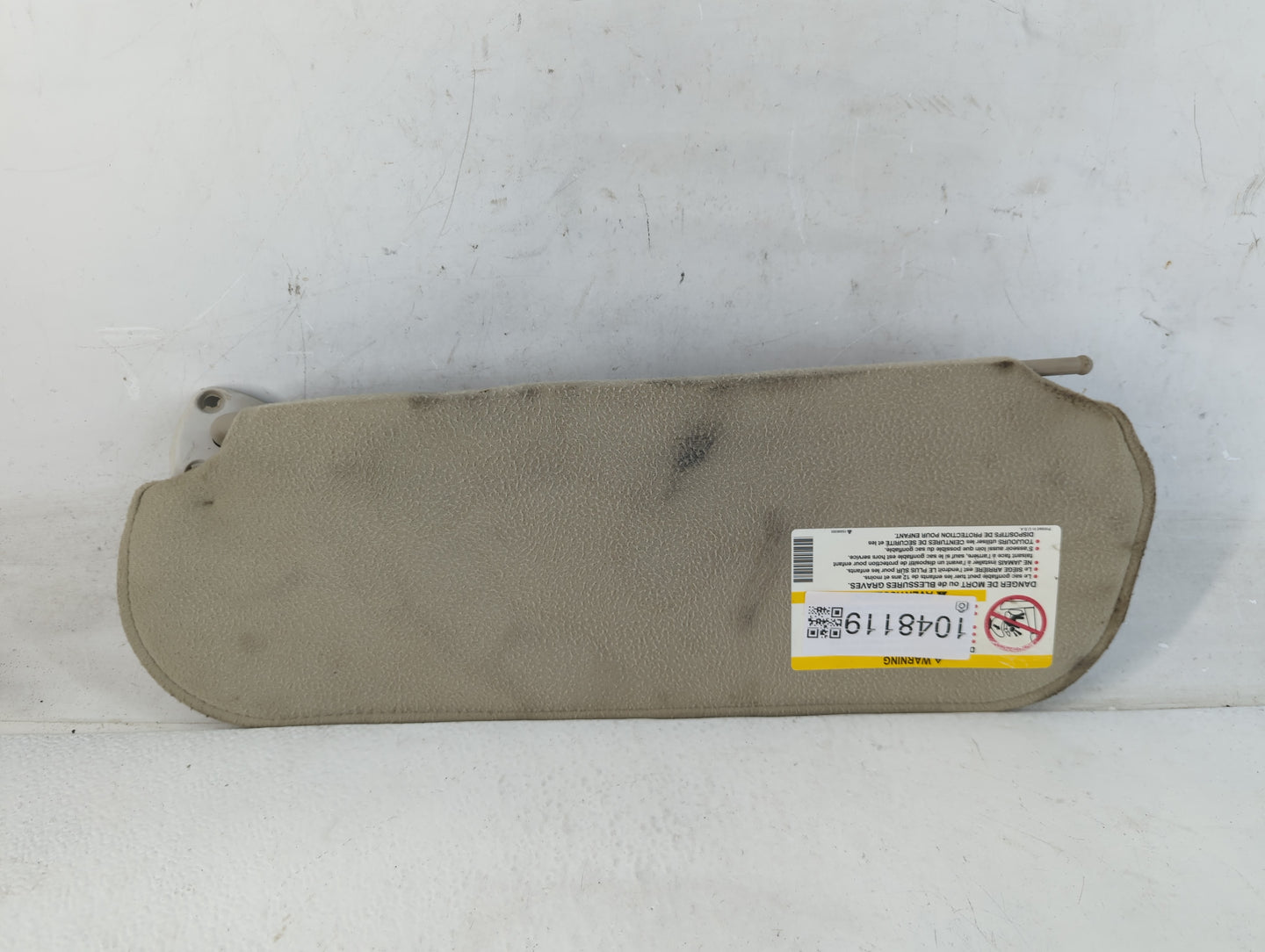 2007 Hummer H2 Sun Visor Shade Replacement Passenger Right Mirror Fits OEM Used Auto Parts - Oemusedautoparts1.com