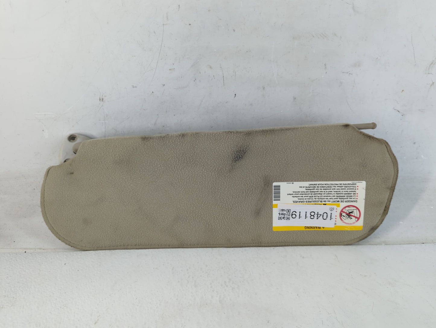 2007 Hummer H2 Sun Visor Shade Replacement Passenger Right Mirror Fits OEM Used Auto Parts - Oemusedautoparts1.com