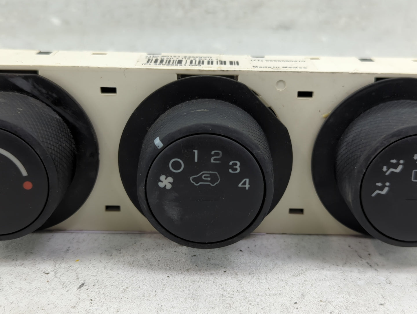 2007 Hummer H3 Climate Control Module Temperature AC/Heater Replacement P/N:25920831 Fits OEM Used Auto Parts - Oemusedautop