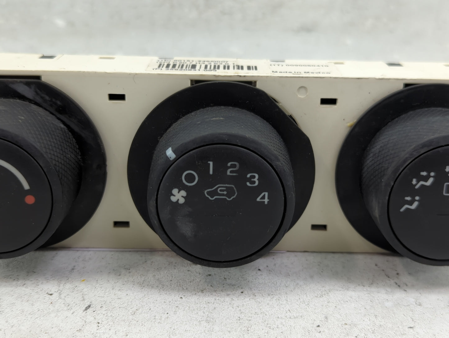 2007 Hummer H3 Climate Control Module Temperature AC/Heater Replacement P/N:25920831 Fits OEM Used Auto Parts - Oemusedautop