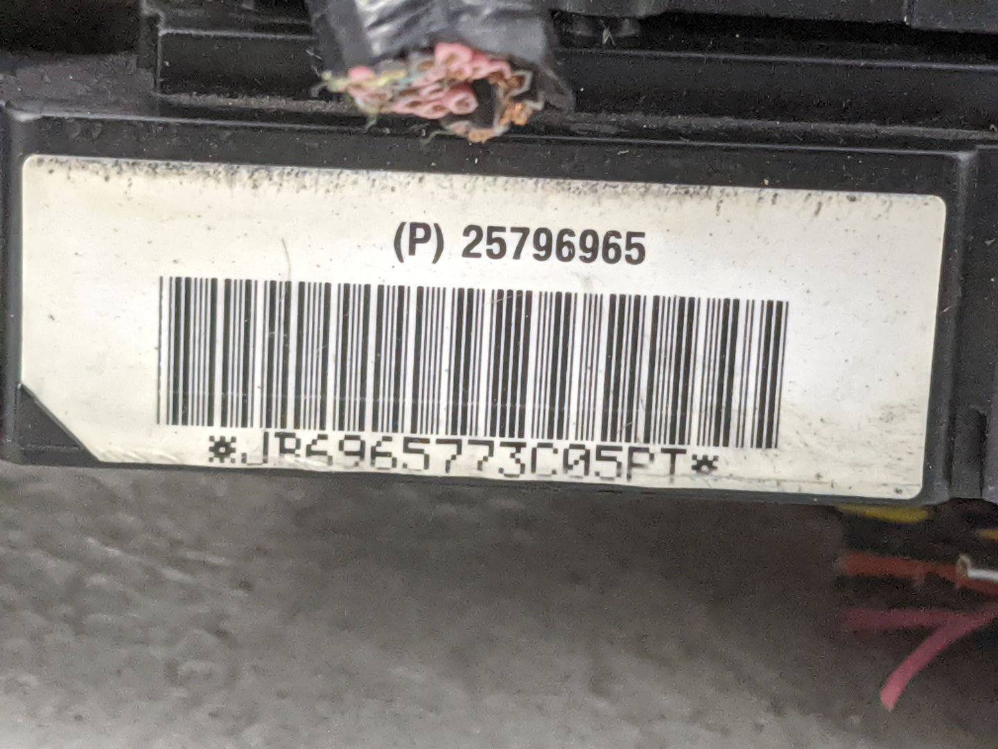 2007 Hummer H3 Fusebox Fuse Box Panel Relay Module P/N:25796965 0678142 Fits OEM Used Auto Parts - Oemusedautoparts1.com